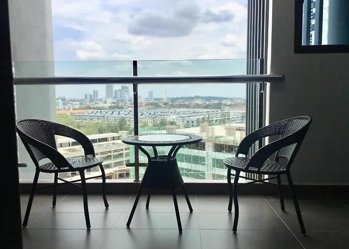 Atlantis Two Bedroom 4 - 10 Pax